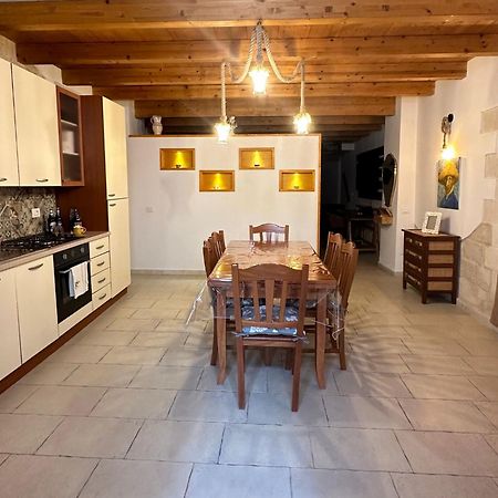 Casa Di Nonna Rosa Bed & Breakfast คาโนซา ดิ พูเจลีย ภายนอก รูปภาพ